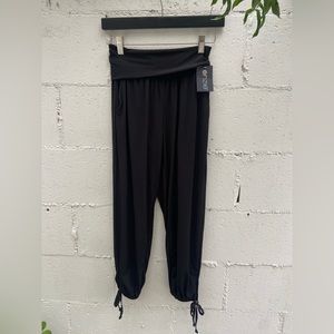 NWT: Onzie Gypsy pant, Black, Size S/M